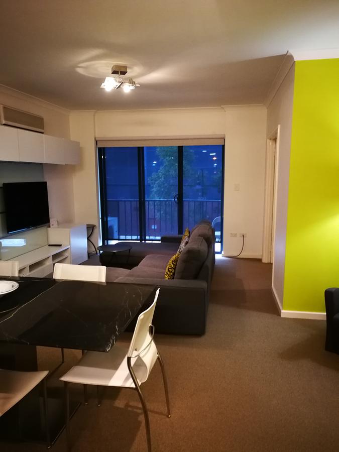 Superb 2 BR East Perth Apartment Location Comfort Space 1 - Redcliffe Tourism 6