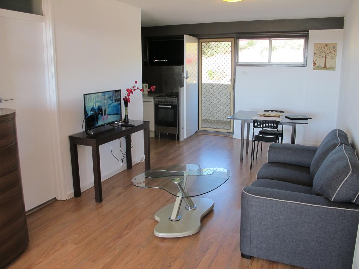 Studio 204 With Balcony - Redcliffe Tourism 9