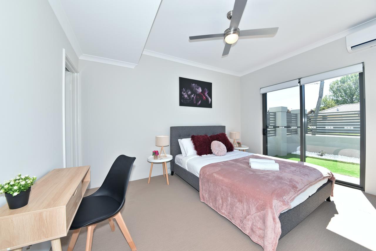 Modern Apartment Redcliffe Near Perth Airport: 0126 - Redcliffe Tourism 3