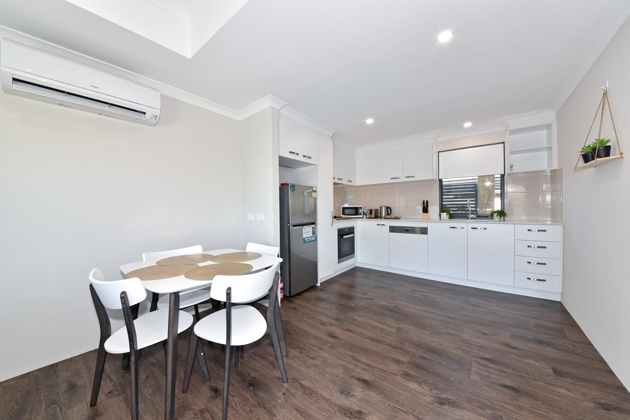 Modern Apartment Redcliffe Near Perth Airport: 0126 - Accommodation ACT 21