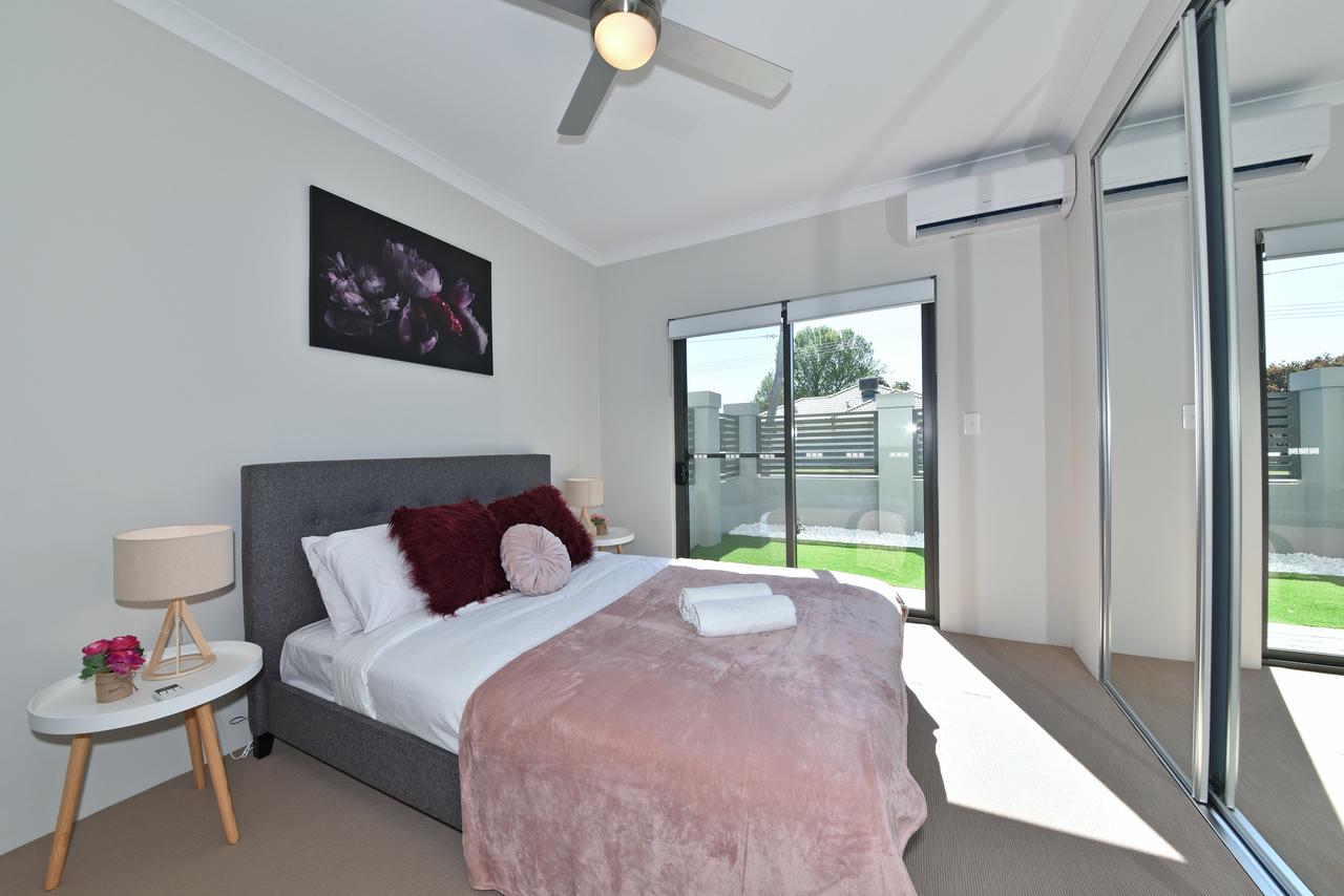 Modern Apartment Redcliffe Near Perth Airport: 0126 - Redcliffe Tourism 2