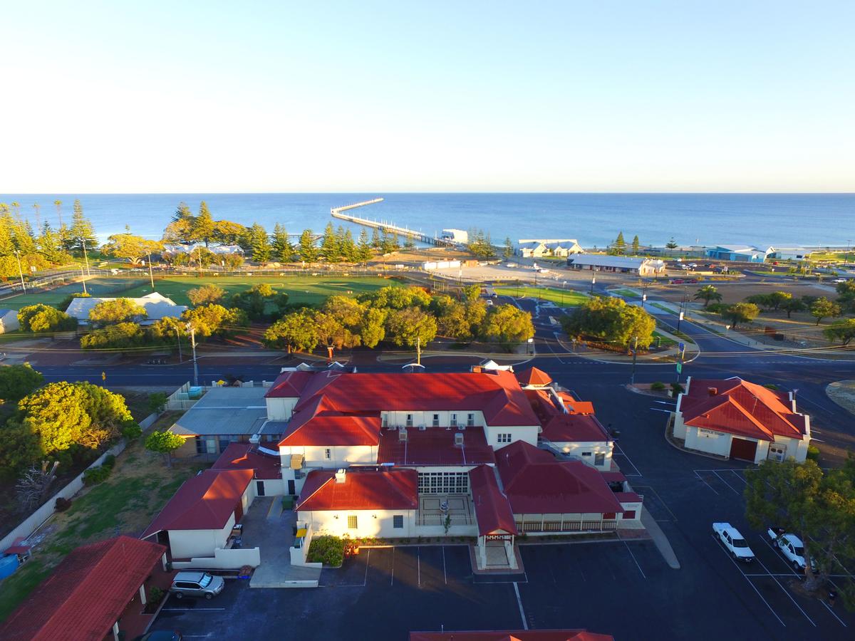 Esplanade Hotel Busselton - New South Wales Tourism 