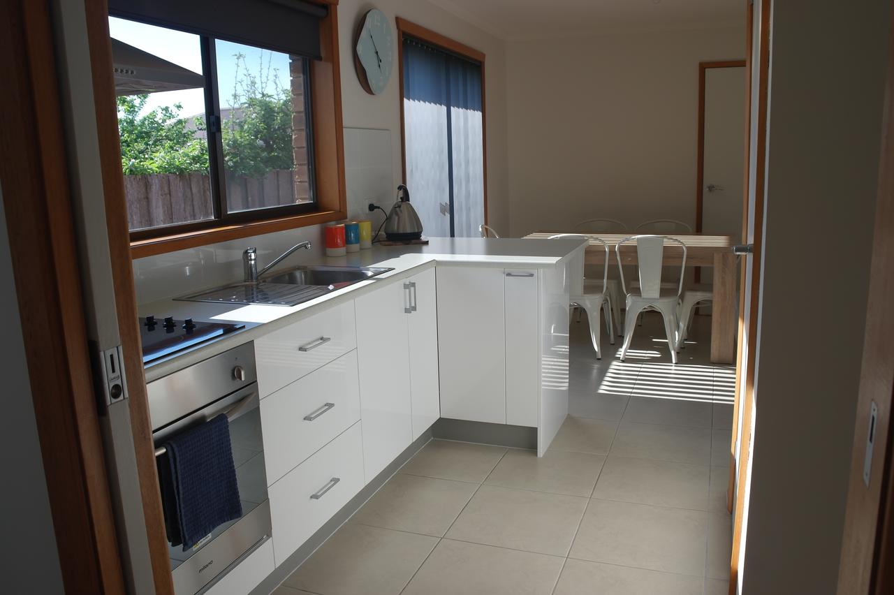 Modern 2 Bedroom Appartment - Redcliffe Tourism 3