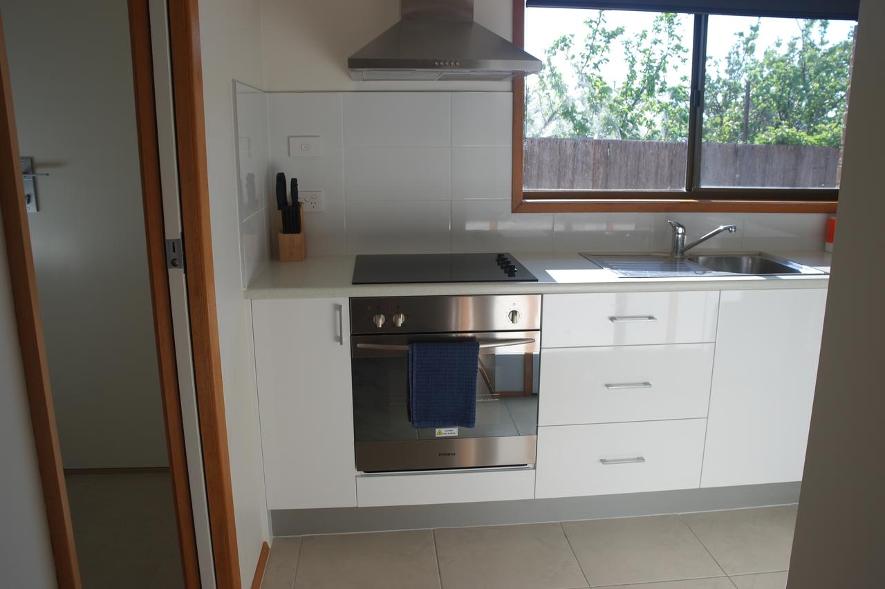 Modern 2 Bedroom Appartment - Redcliffe Tourism 4