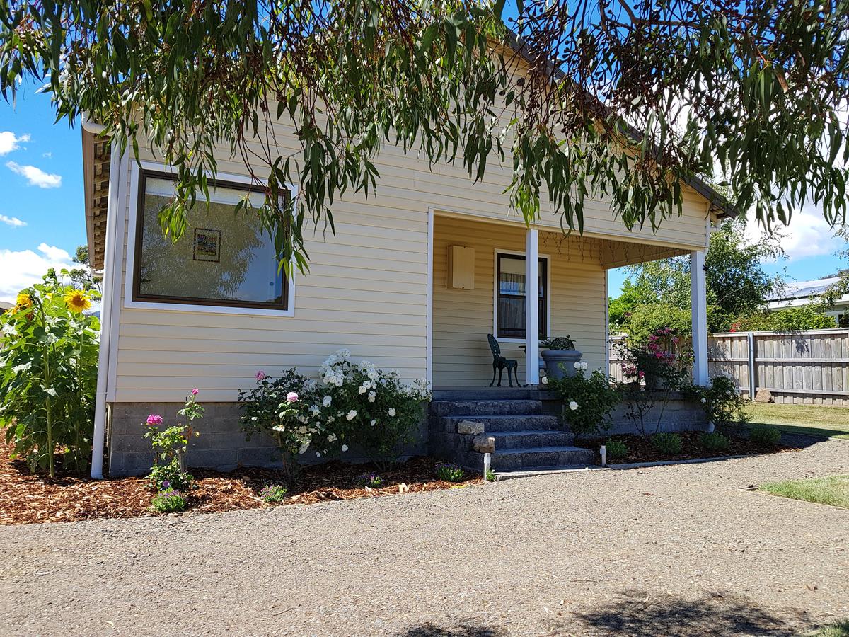 The Manager's Cottage - Goulburn Accommodation