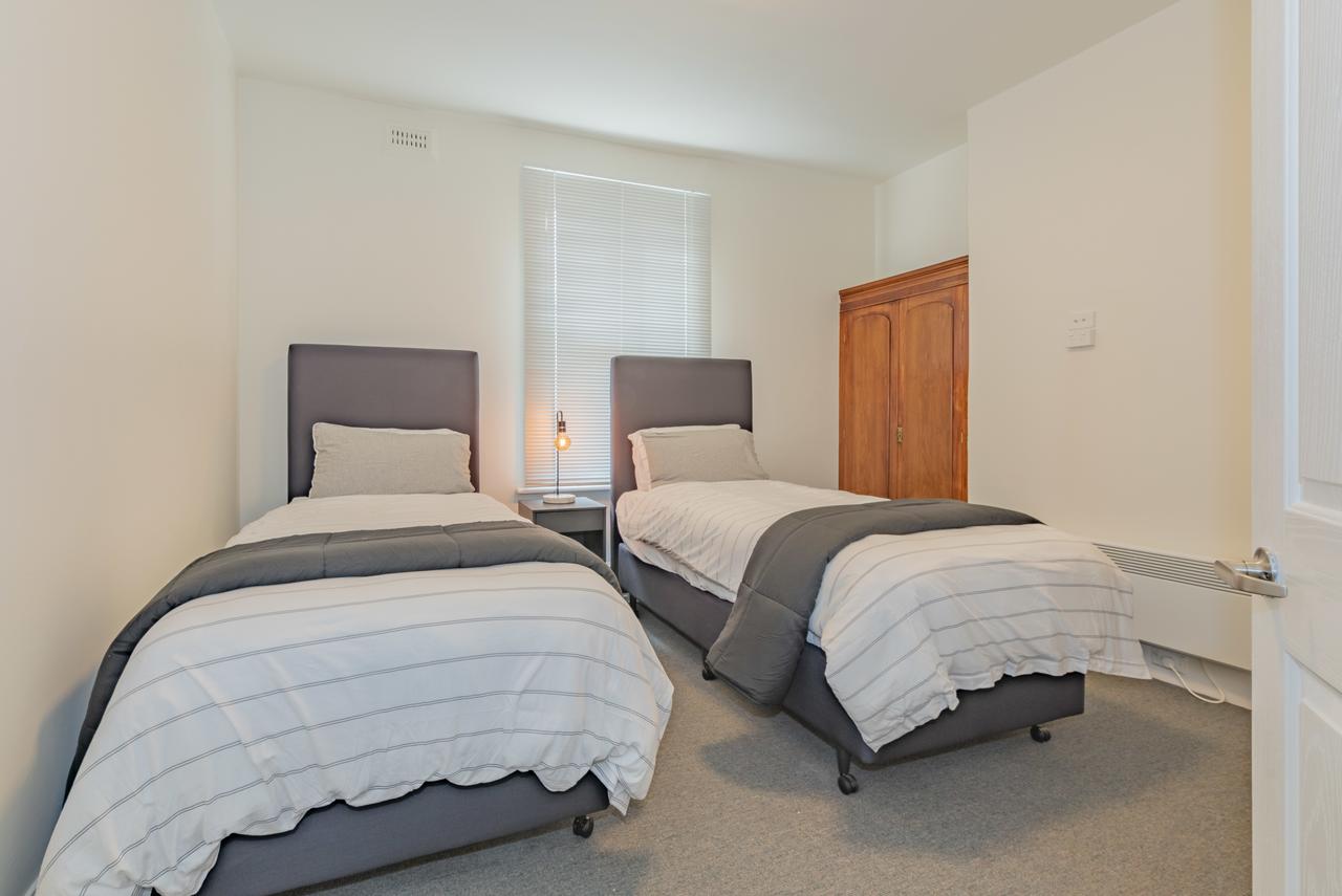 4 Bedroom House - Hobart CBD - Free Parking - thumb 3