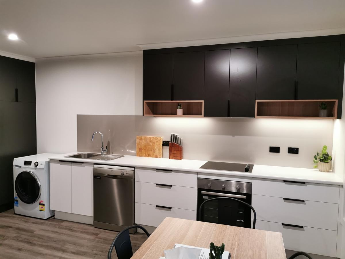 Youngtown Executive Apartments - Redcliffe Tourism 1