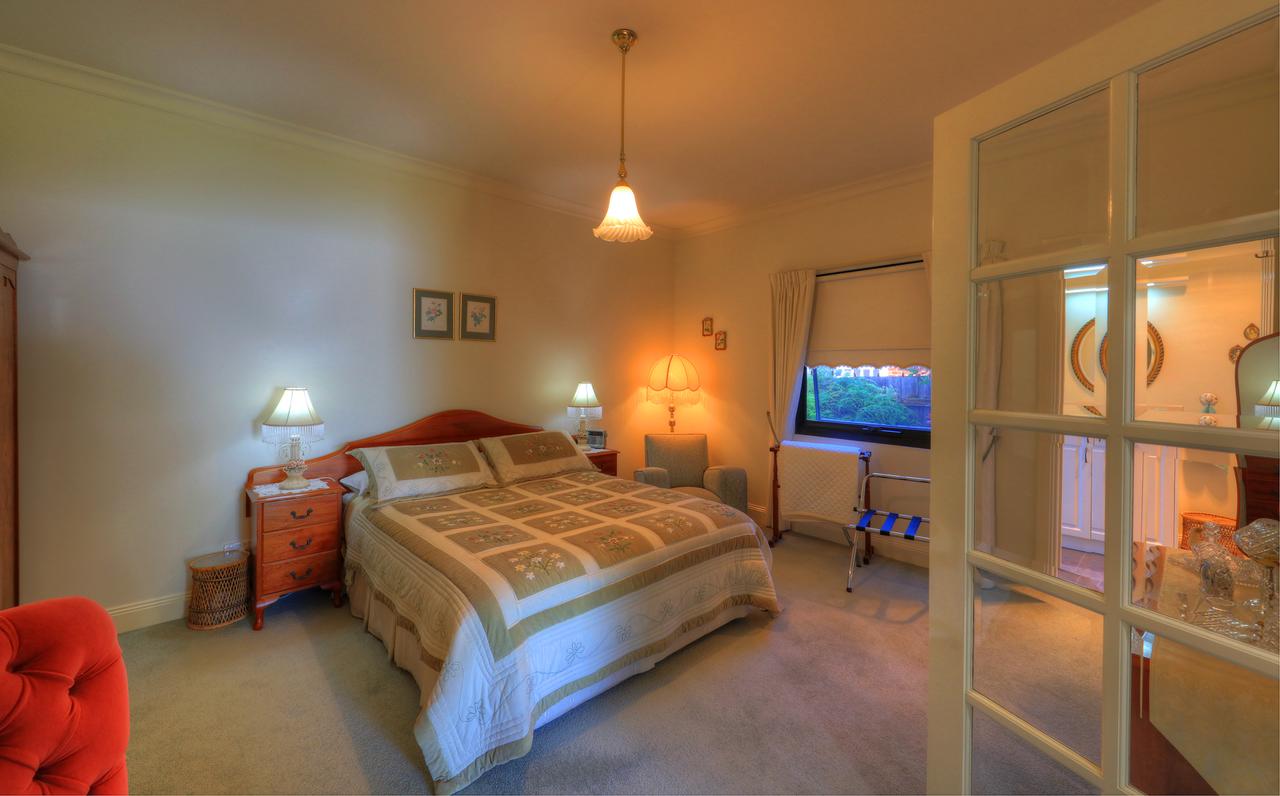 Birchwood, Devonport Self-contained Self Catering Accommodation - thumb 12