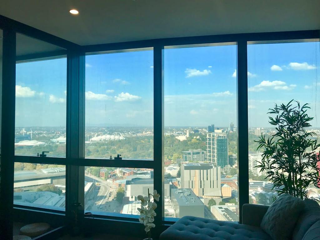 New High Rise Southbank Apartment With Park Views - Hotels Melbourne 0