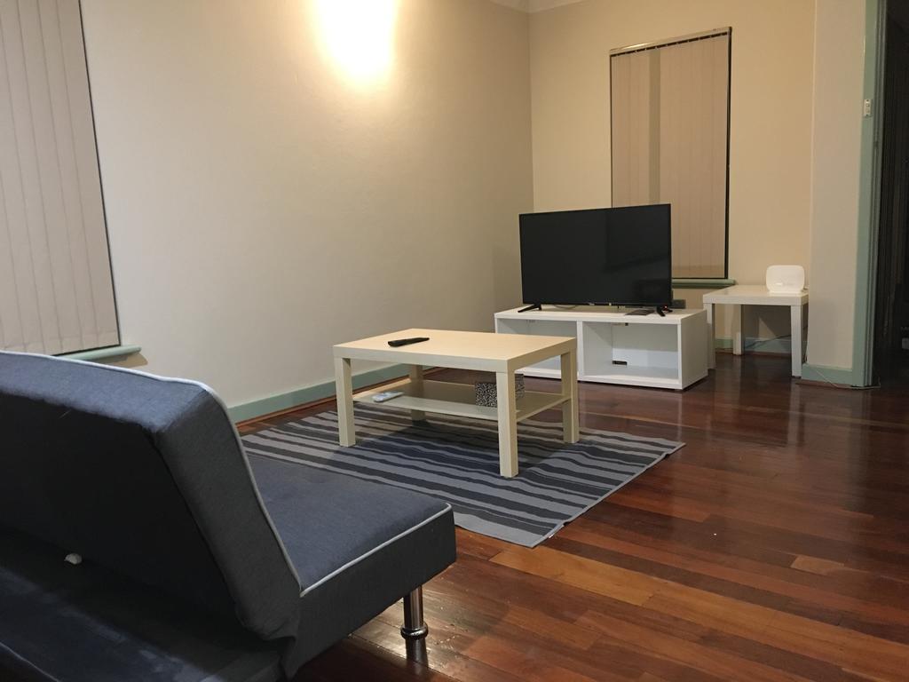 Newly Furnished Cosy Home - Accommodation Fremantle 0