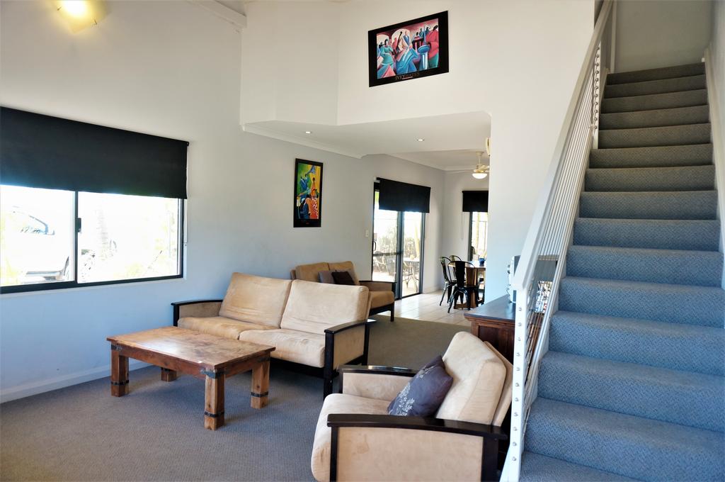 Ningaloo Breeze Villa 10 - 3 Bedroom Fully Self-Contained Disabled-Friendly Accommodation - thumb 1