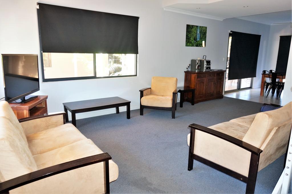 Ningaloo Breeze Villa 2 - 3 Bedroom Fully Self-Contained Holiday Accommodation - thumb 2
