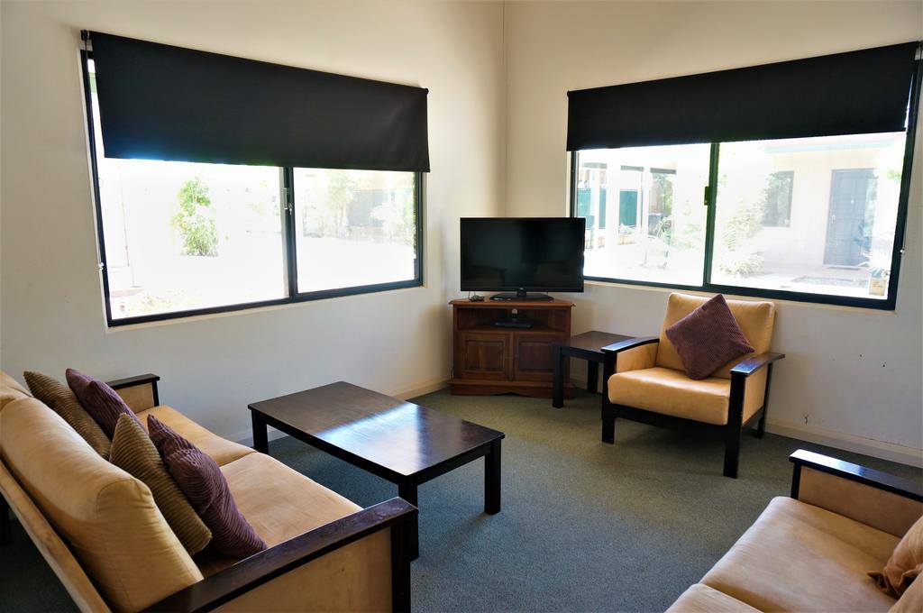 Ningaloo Breeze Villa 3 - 3 Bedroom Fully Self-Contained Holiday Accommodation - thumb 2