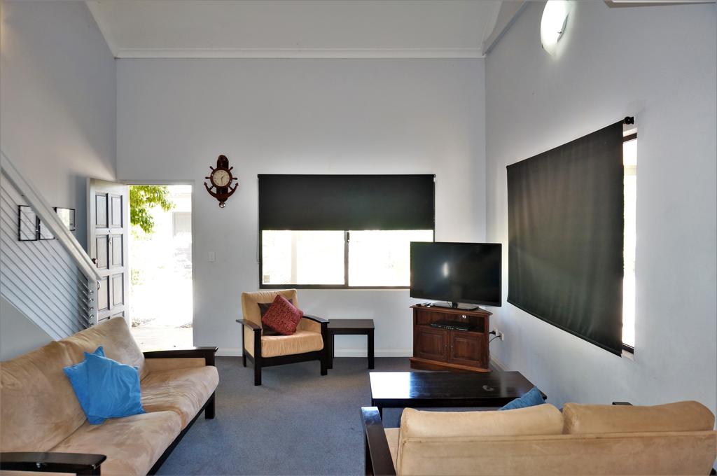 Ningaloo Breeze Villa 4 - 3 Bedroom Fully Self-Contained Holiday Accommodation - Accommodation BNB 3
