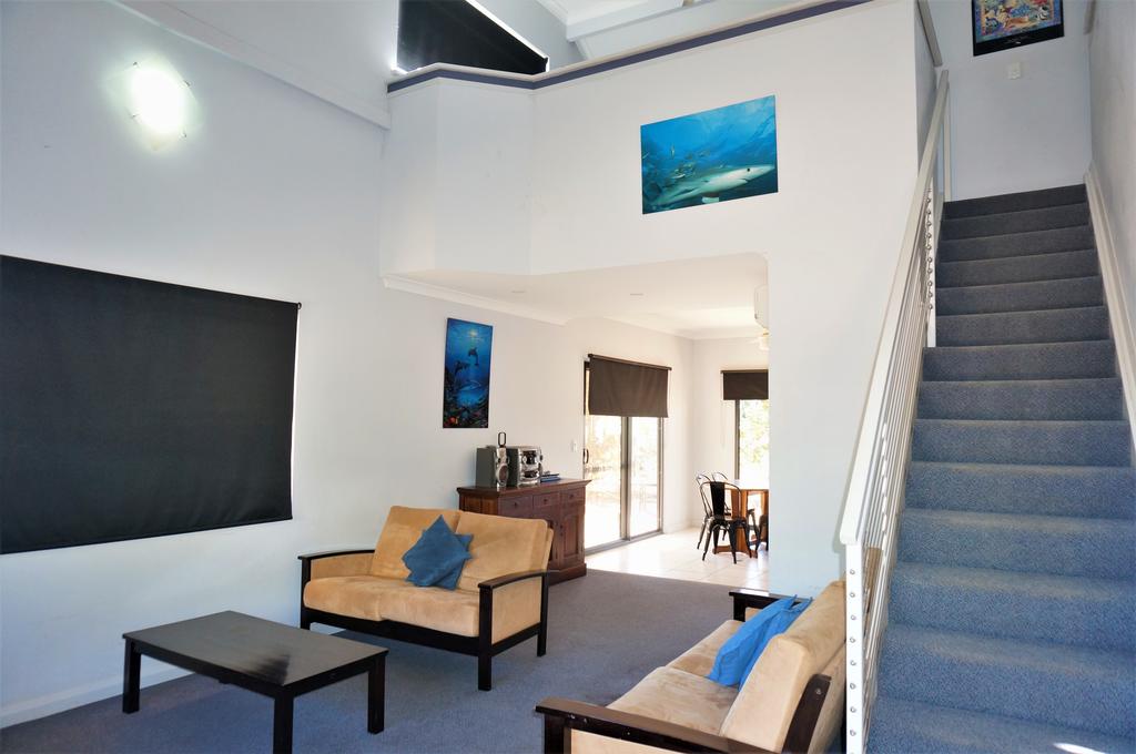 Ningaloo Breeze Villa 4 - 3 Bedroom Fully Self-Contained Holiday Accommodation - Accommodation BNB 2