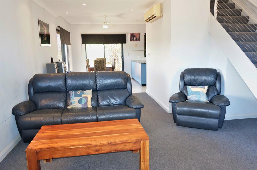 Ningaloo Breeze Villa 6 - 3 Bedroom Fully Self-Contained Holiday Accommodation - thumb 2