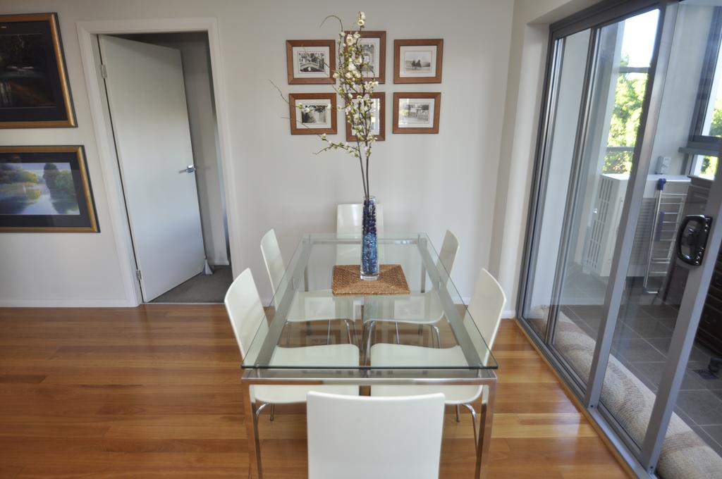 NORTH SYDNEY FULLY SELF CONTAINED MODERN 2 BED APARTMENT (16WAL) - thumb 1