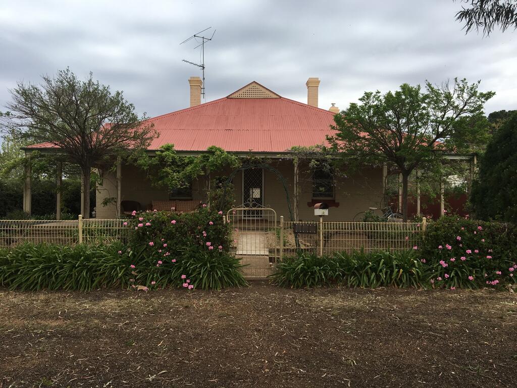 Oakwood Cottage - South Australia Travel