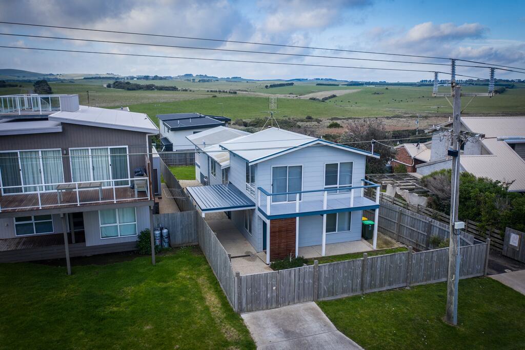 Ocean Chill 10 Minutes Drive To Phillip Island, Pet Friendly Family Home Sleeps 8 - thumb 3