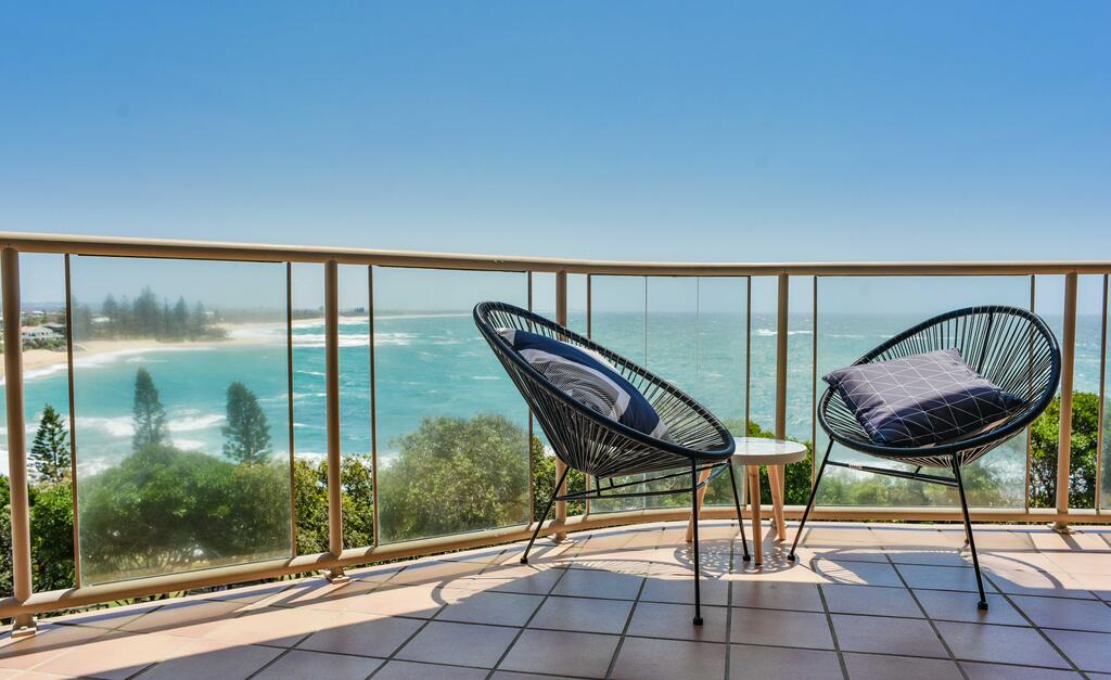 Ocean Front Moffat Beach Private Rooftop Terrace Walk to cafe's restaurants - Accommodation BNB