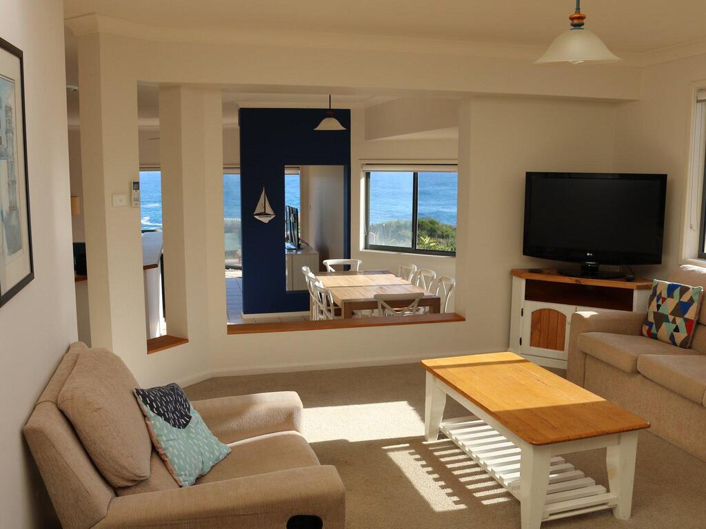 Ocean Views' 4 Ocean Street - Air Conditioned Luxury With Beautiful Ocean Views - thumb 2