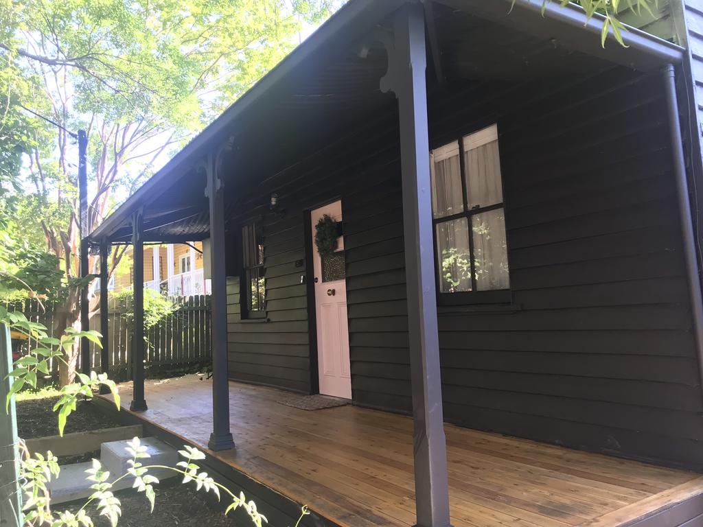Old Railway Cottage - Accommodation Airlie Beach