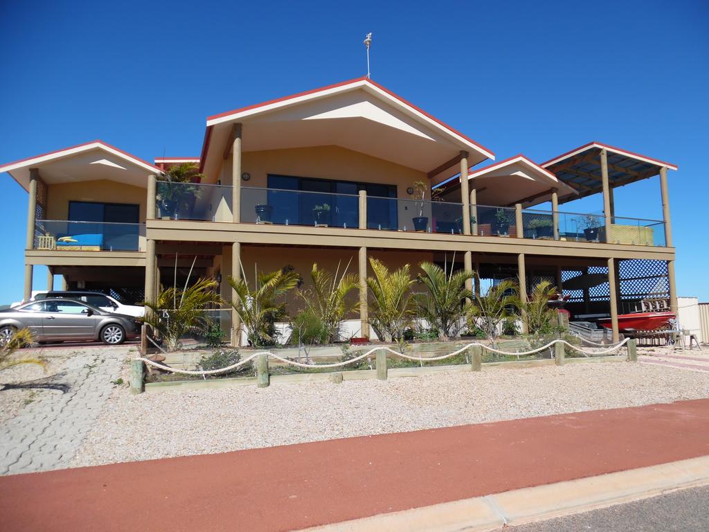 On The Deck @ Shark Bay - thumb 3