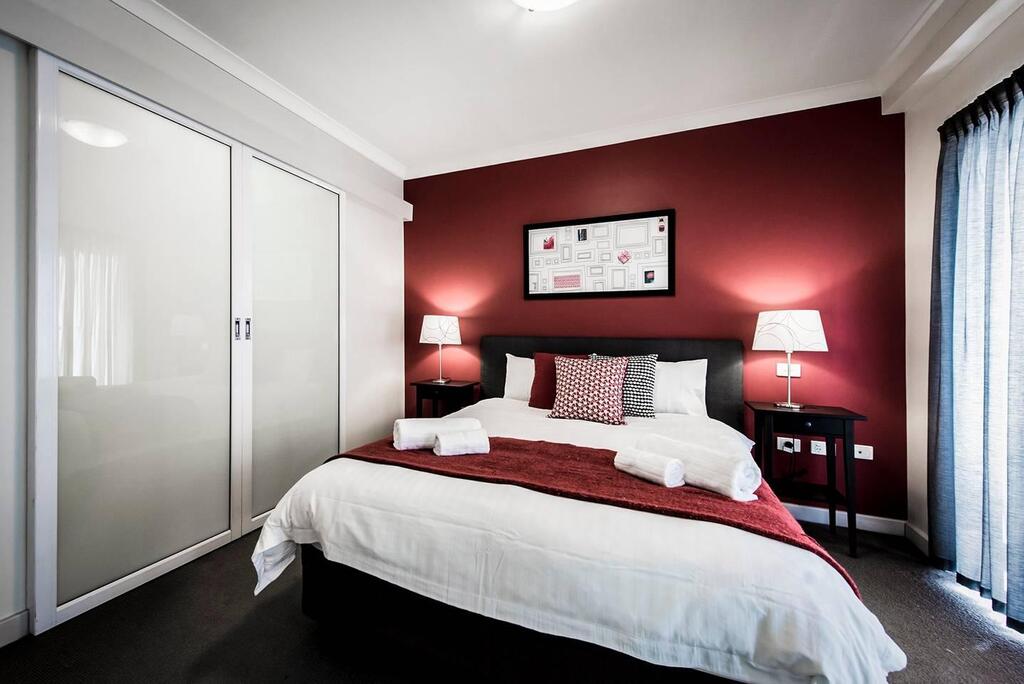 One Bedroom Apt Near Perth CBD With Parking - thumb 2