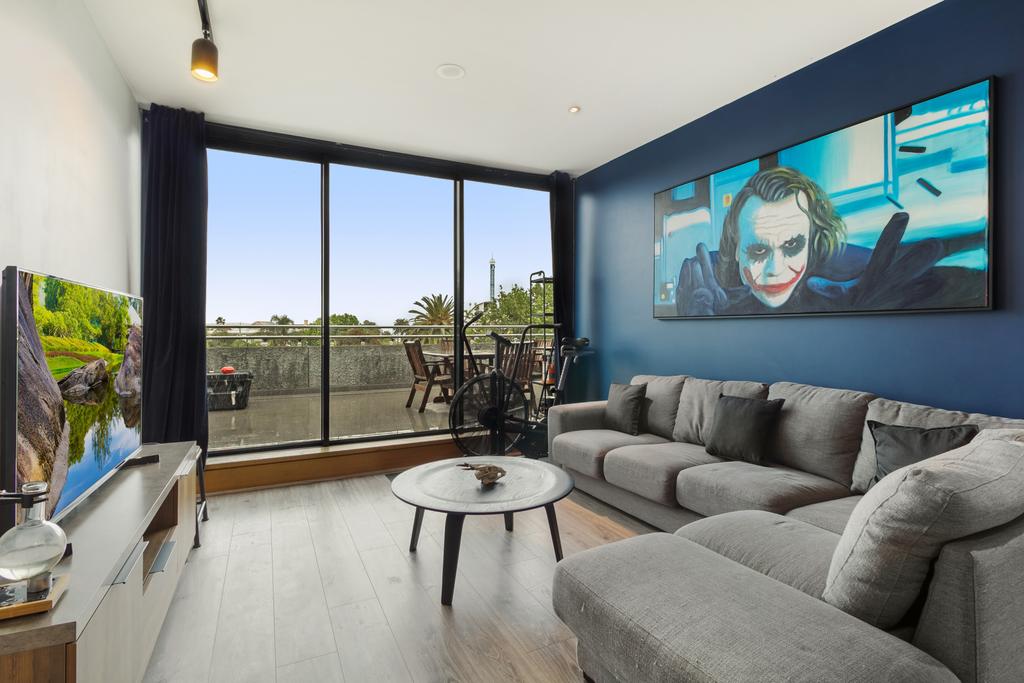 One-Bed Apartment With Balcony And Luna Park Views - Accommodation Great Ocean Road 0