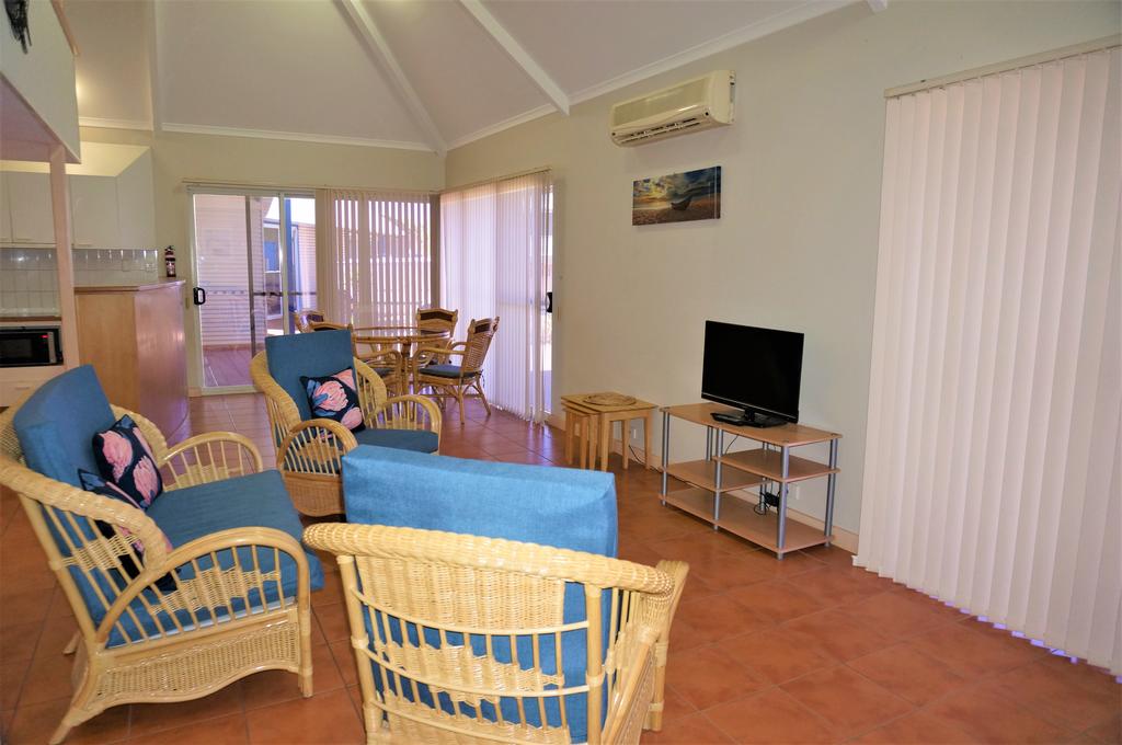 Osprey Holiday Village Unit 109 - Pleasant 3 Bedroom Holiday Villa With A Pool In The Complex - thumb 3