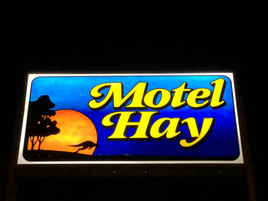 Outback Quarters- Motel Hay - thumb 1