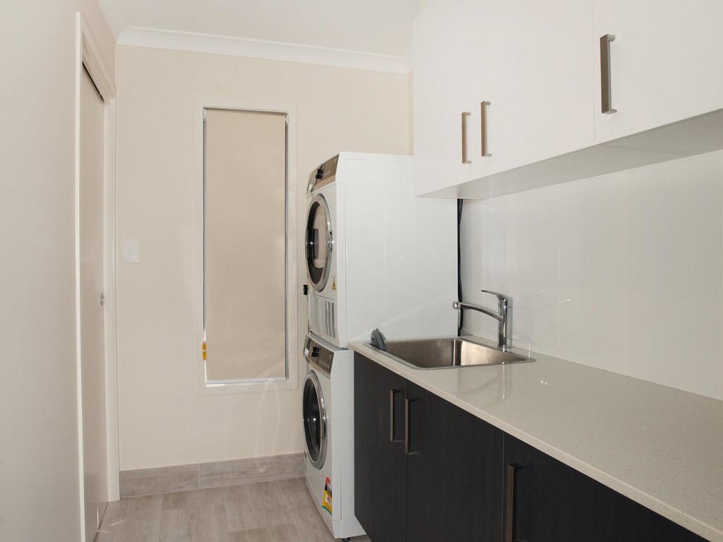 Palm 95 - Modern 4 BDRM Home With Pool - Accommodation Mooloolaba 3