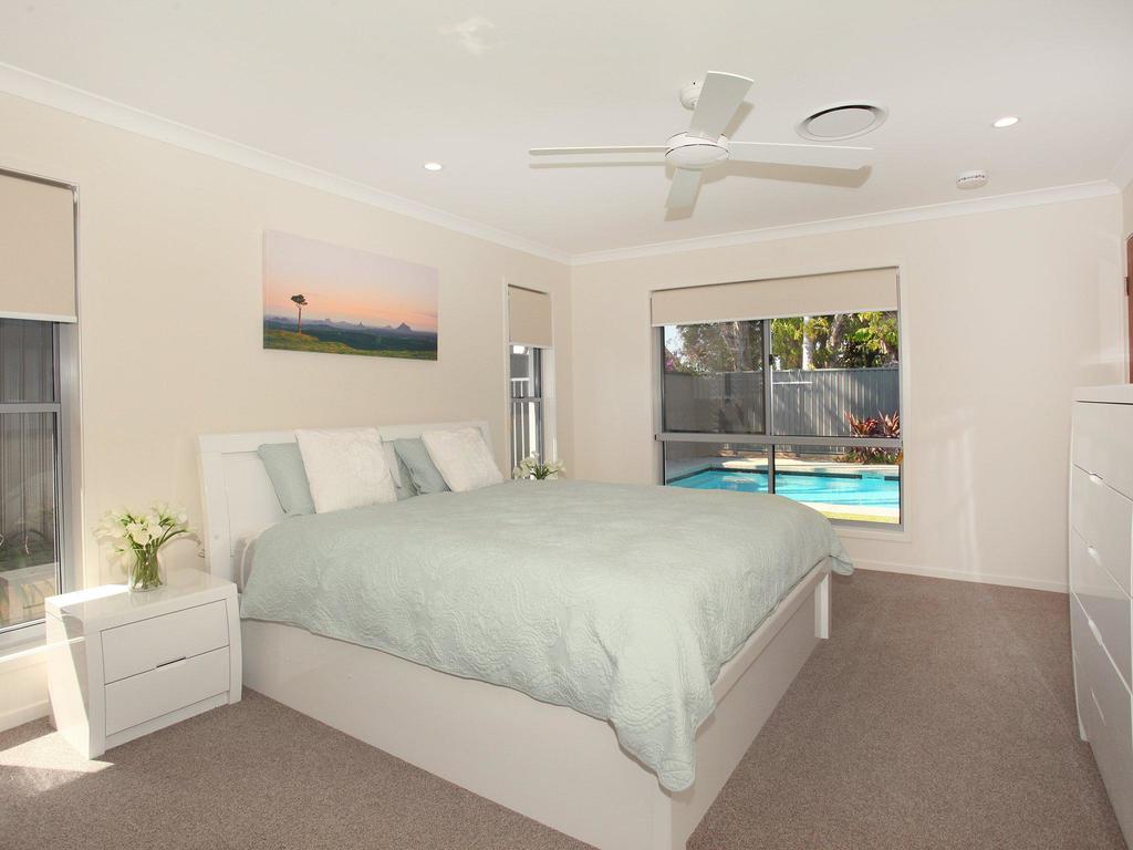 Palm 95 - Modern 4 BDRM Home With Pool - Accommodation Mooloolaba 2