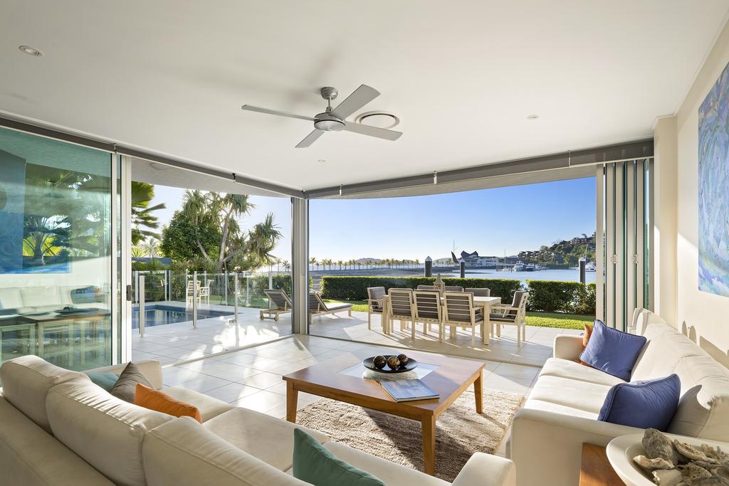 Pavillion 17 - Waterfront Spacious 4 Bedroom With Own Inground Pool And Golf Buggy - thumb 0