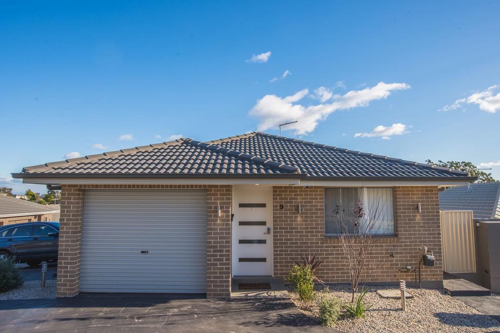 PEACEFUL 2Kingbed RootyHill Townhouse Near Station - thumb 2