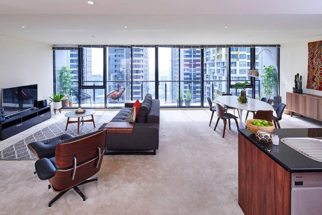 Penthouse Apartment In Melb CBD Perfect Location - thumb 2