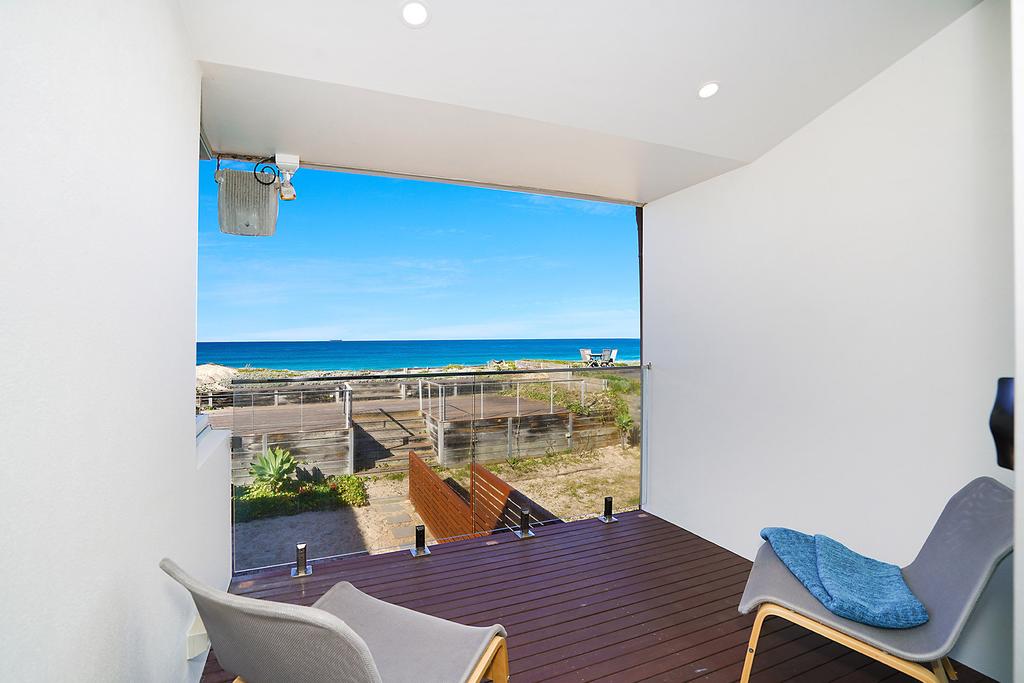 Perfect Beach Front Duplex - The Entrance North - thumb 1
