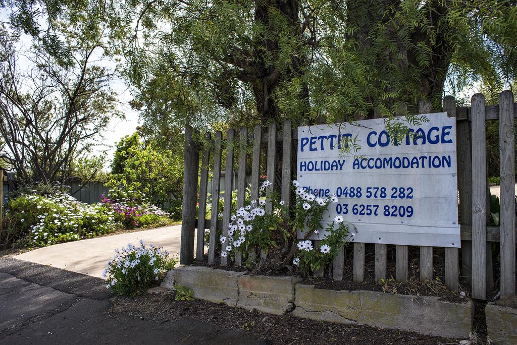 Pettit Cottage - thumb 1