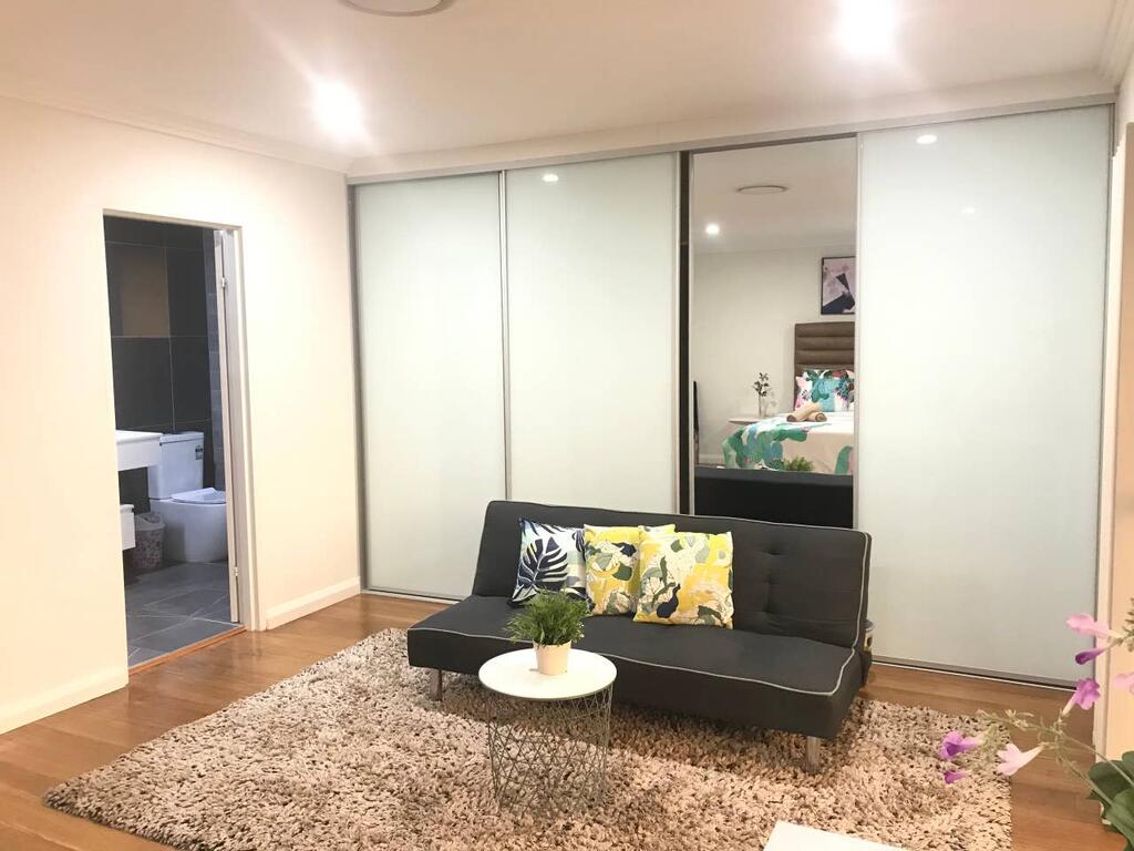 Private Room In Modern, Comfortable Home Stay - thumb 1