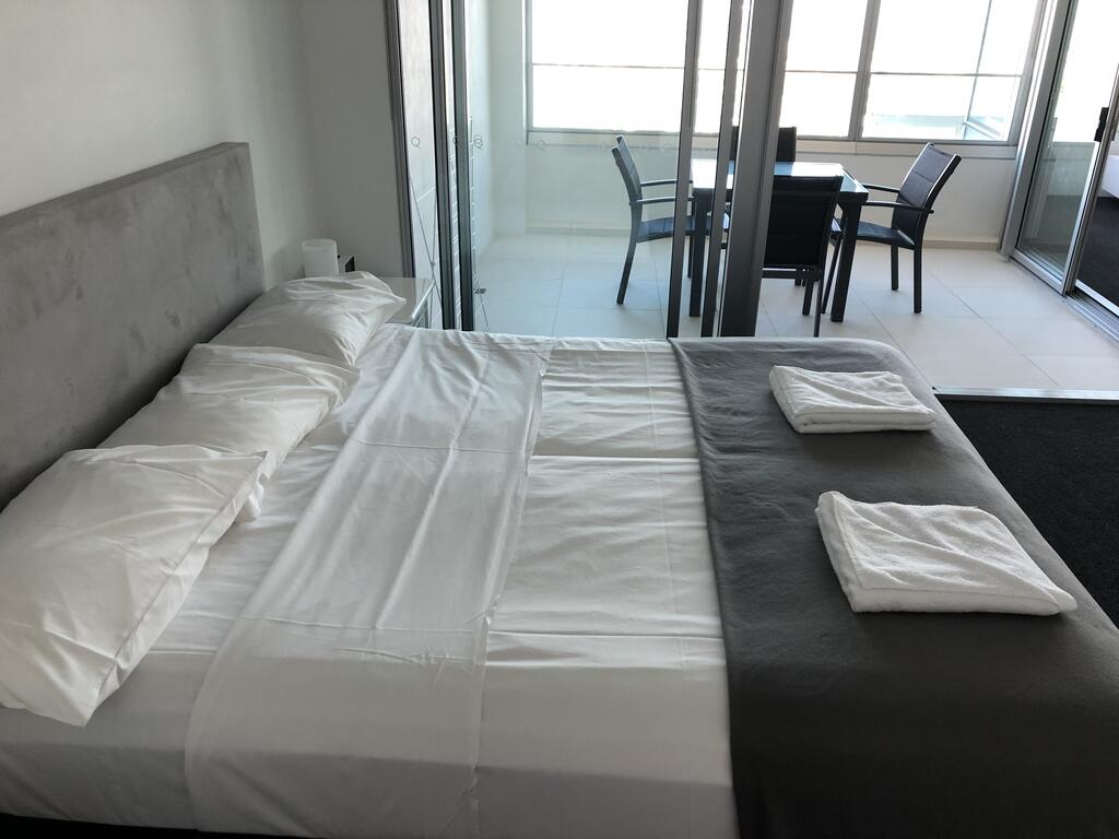 Q1 1 Bedroom Apartment On 30th Floor - Accommodation Mermaid Beach 3