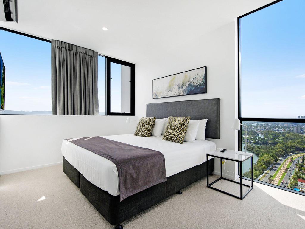 Qube Broadbeach - Luxury 2 Bedroom Ocean View - thumb 3