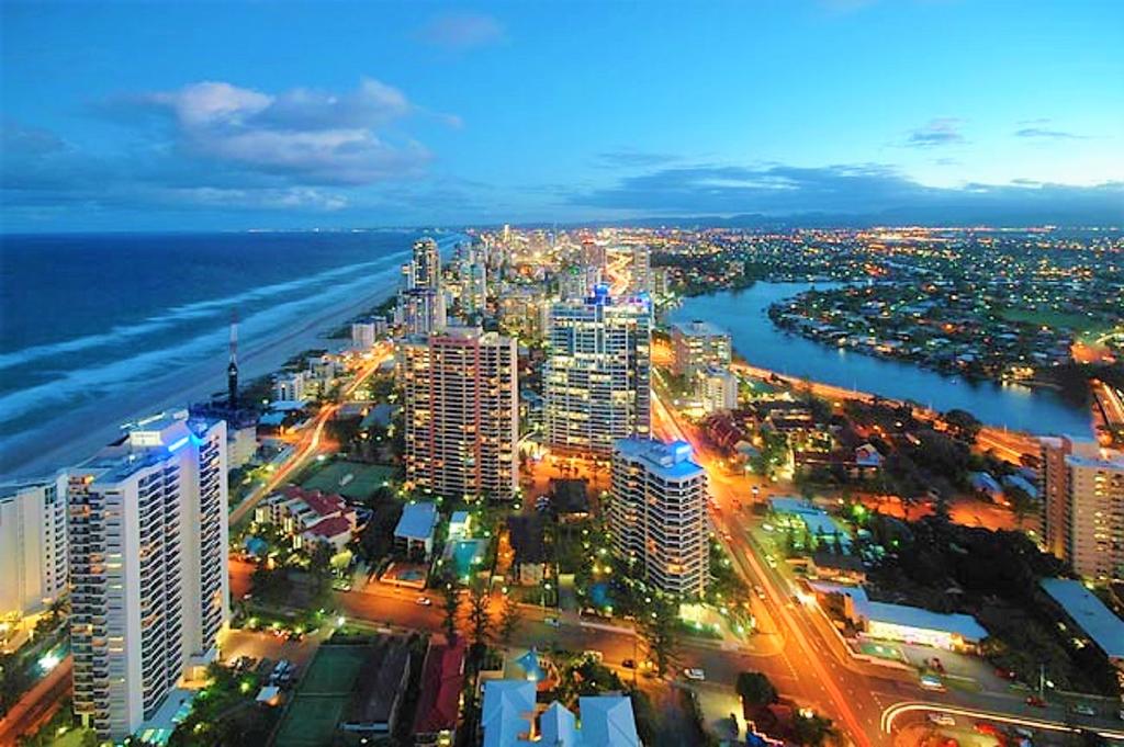 Queensland's Tallest Resort Hamilton Avenue Surfers Paradise - Surfers Gold Coast 1