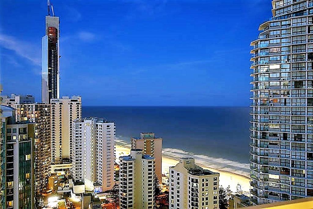 Queensland's Tallest Resort Hamilton Avenue Surfers Paradise - Surfers Gold Coast 3