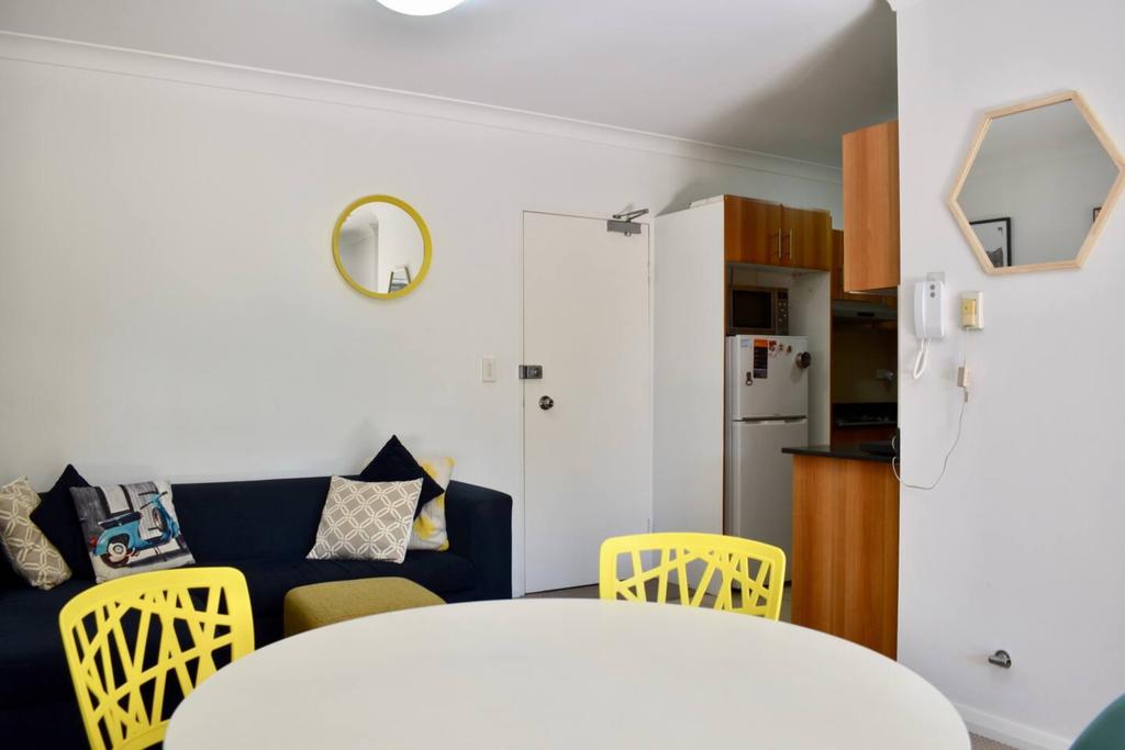 Quiet 1 Bedroom Flat In Concord - New South Wales Tourism  1