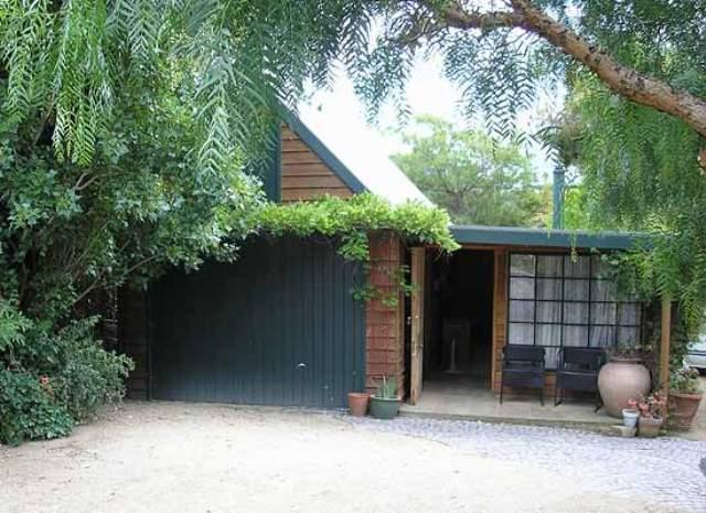 Red Brier Cottage Accommodation - Accommodation Airlie Beach