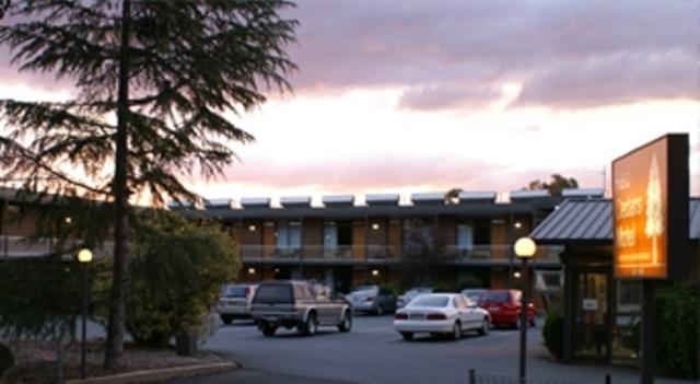 Red Cedars Motel - Accommodation Airlie Beach