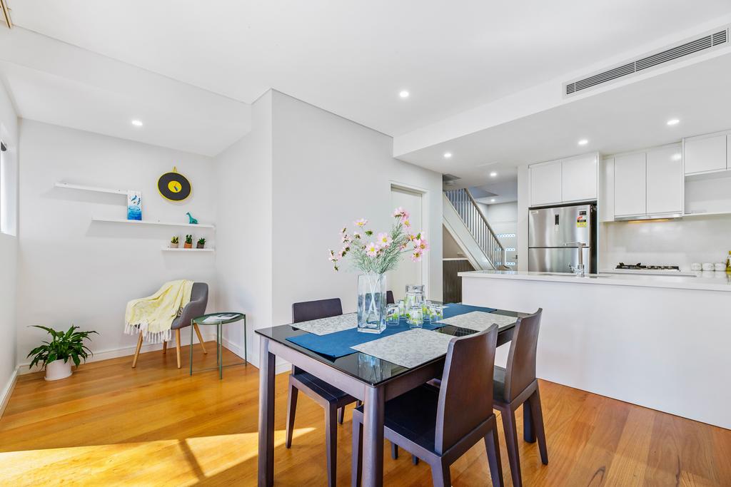 Relax In A Spacious & Modern Townhouse In Asquith - thumb 2