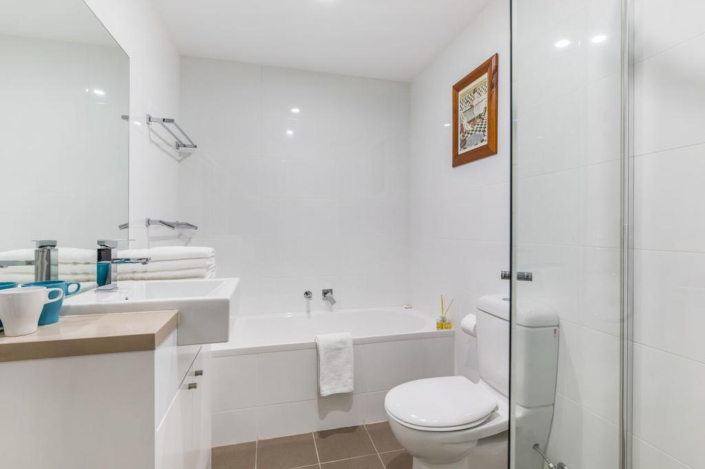 Relax In A Spacious & Modern Townhouse In Asquith - thumb 1