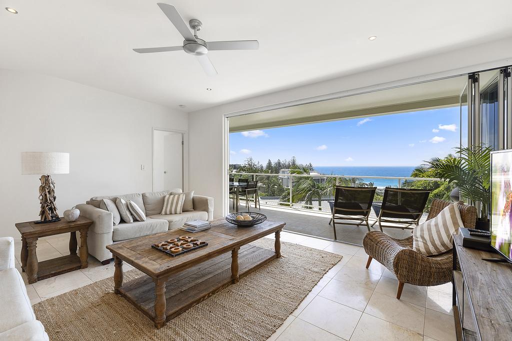 Relax In Stylish Comfort, Sunshine Beach - thumb 2