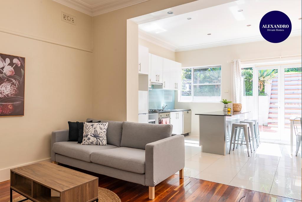 RELAXED FAMILY HOME WILLOUGHBY - Accommodation in Brisbane 0